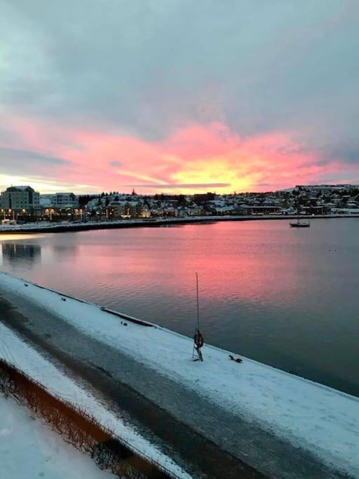 Stylish And Relaxing Two Bedroom Appartment, View Over Harbour Hafnarfjordur Exterior foto