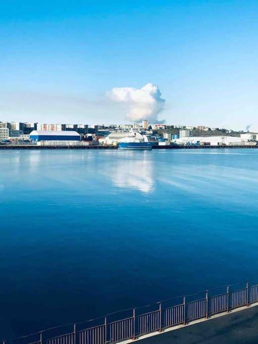 Stylish And Relaxing Two Bedroom Appartment, View Over Harbour Hafnarfjordur Exterior foto