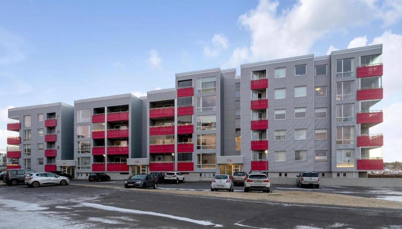 Stylish And Relaxing Two Bedroom Appartment, View Over Harbour Hafnarfjordur Exterior foto