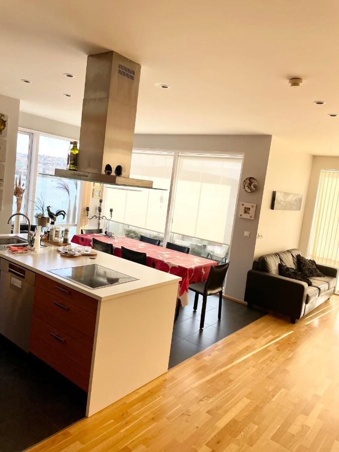 Stylish And Relaxing Two Bedroom Appartment, View Over Harbour Hafnarfjordur Exterior foto