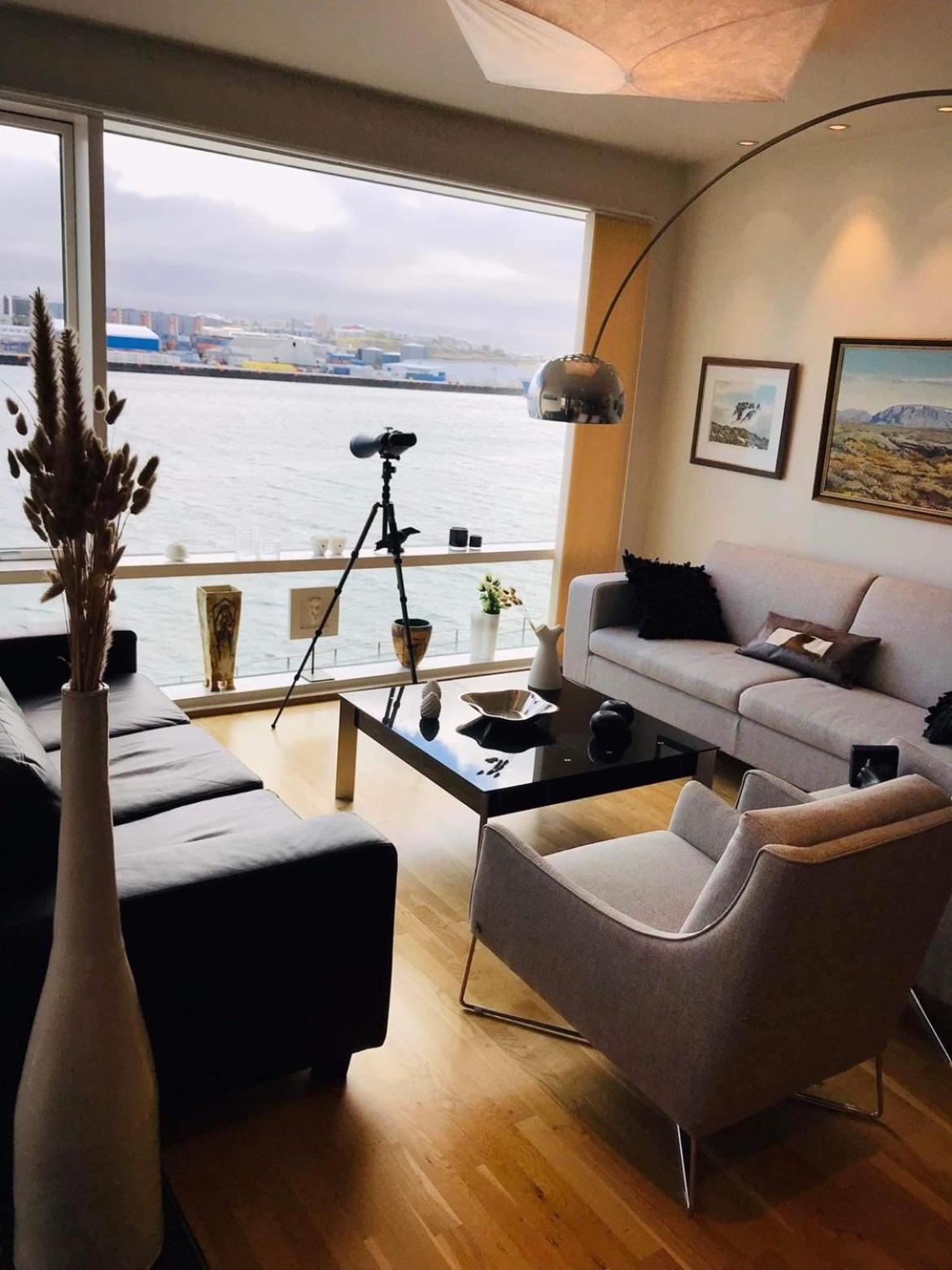 Stylish And Relaxing Two Bedroom Appartment, View Over Harbour Hafnarfjordur Exterior foto